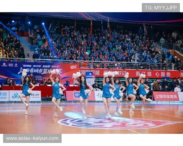 抚州与上饶赛前交换礼物，篮球赛事促城市文化交流